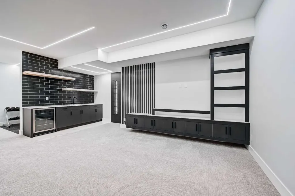 1904 13 Street SW Calgary AB T2T3P6