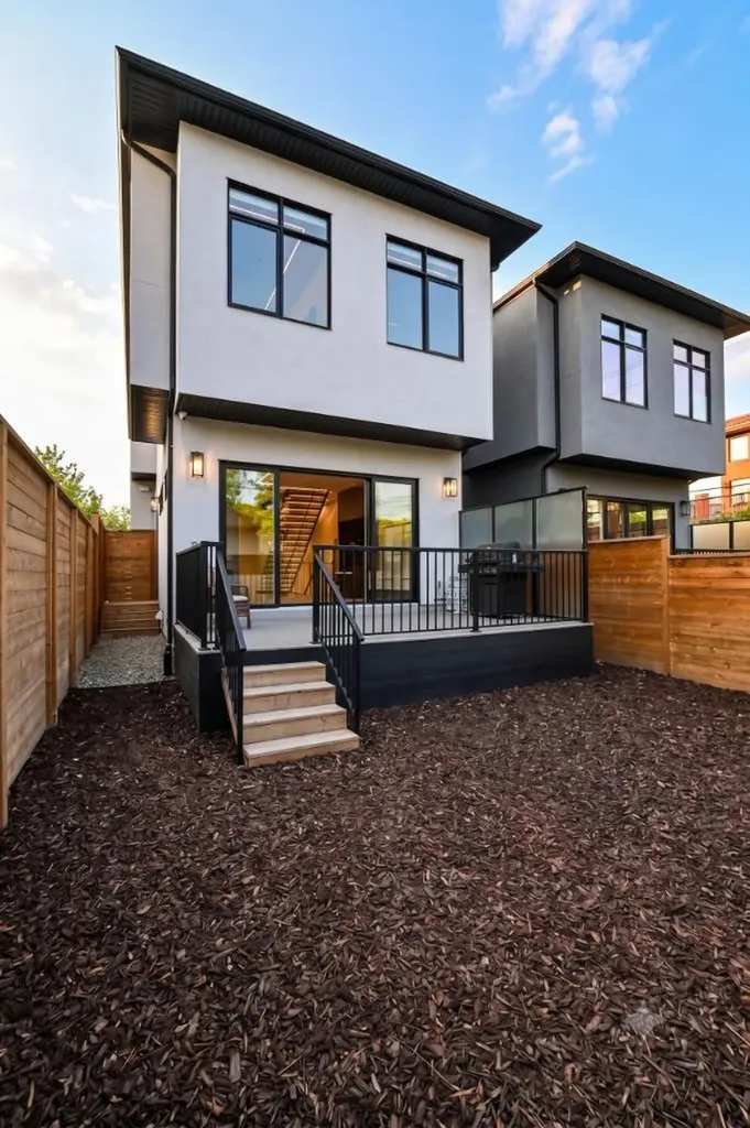 1904 13 Street SW Calgary AB T2T3P6