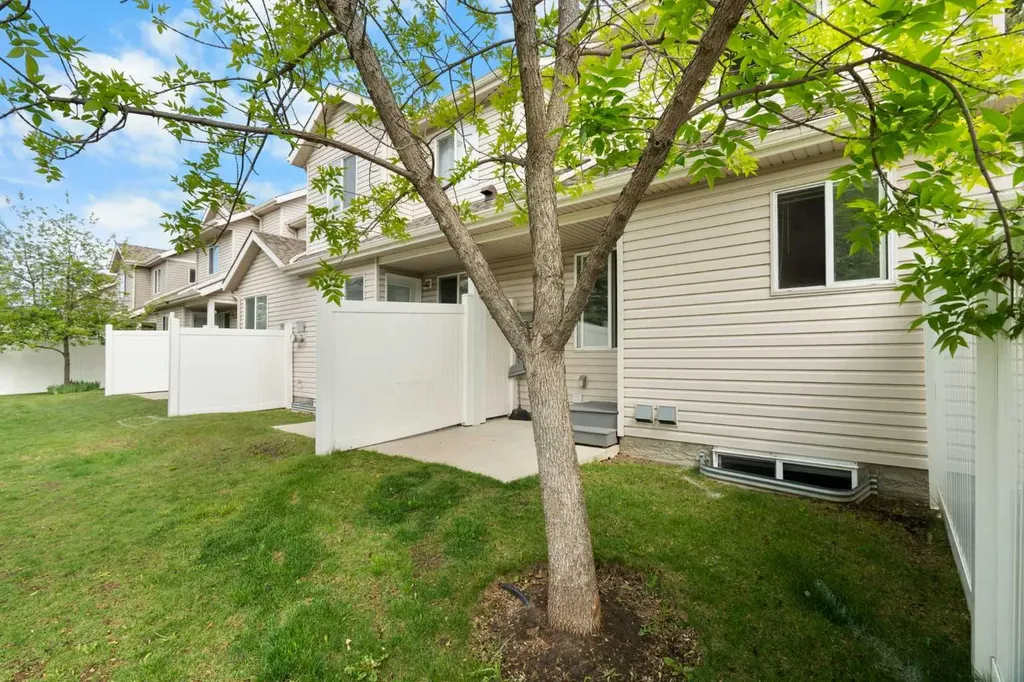 112 Royal Oak Gardens NW Calgary AB T3G 5S5