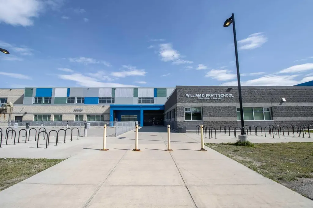 112 Royal Oak Gardens NW Calgary AB T3G 5S5