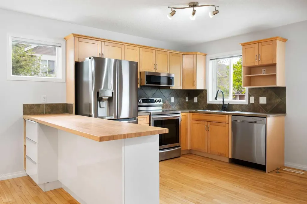 112 Royal Oak Gardens NW Calgary AB T3G 5S5