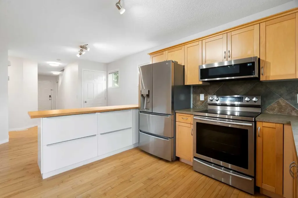 112 Royal Oak Gardens NW Calgary AB T3G 5S5
