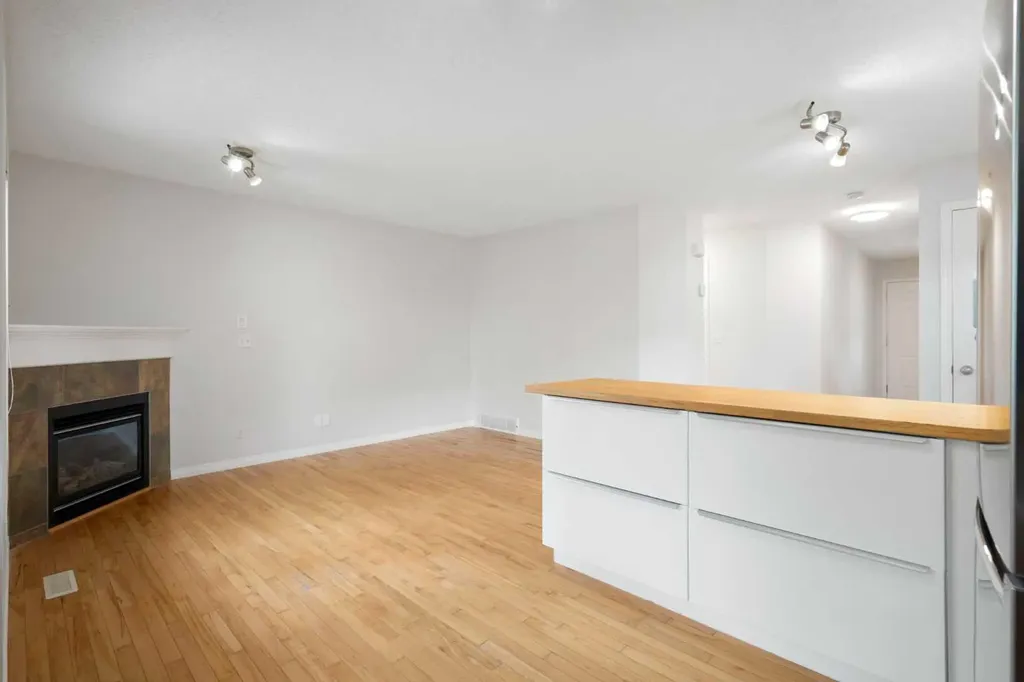 112 Royal Oak Gardens NW Calgary AB T3G 5S5