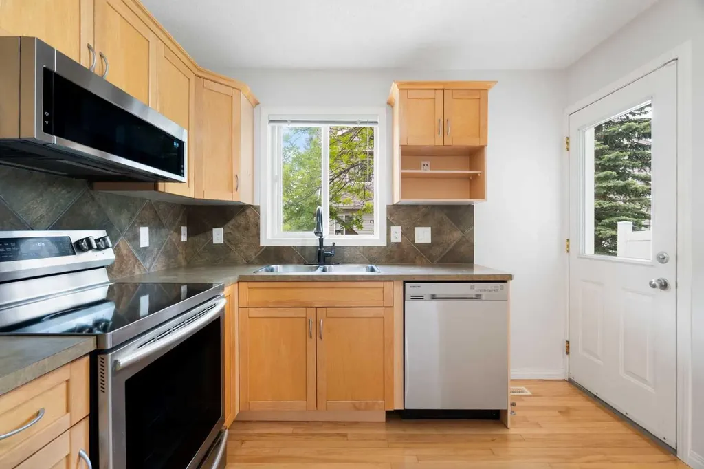 112 Royal Oak Gardens NW Calgary AB T3G 5S5