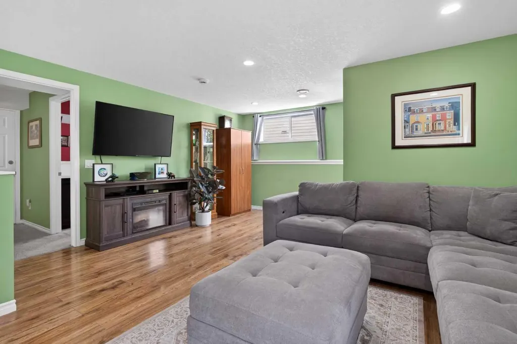 129 Evansbrooke Park NW Calgary AB T3P 1C6