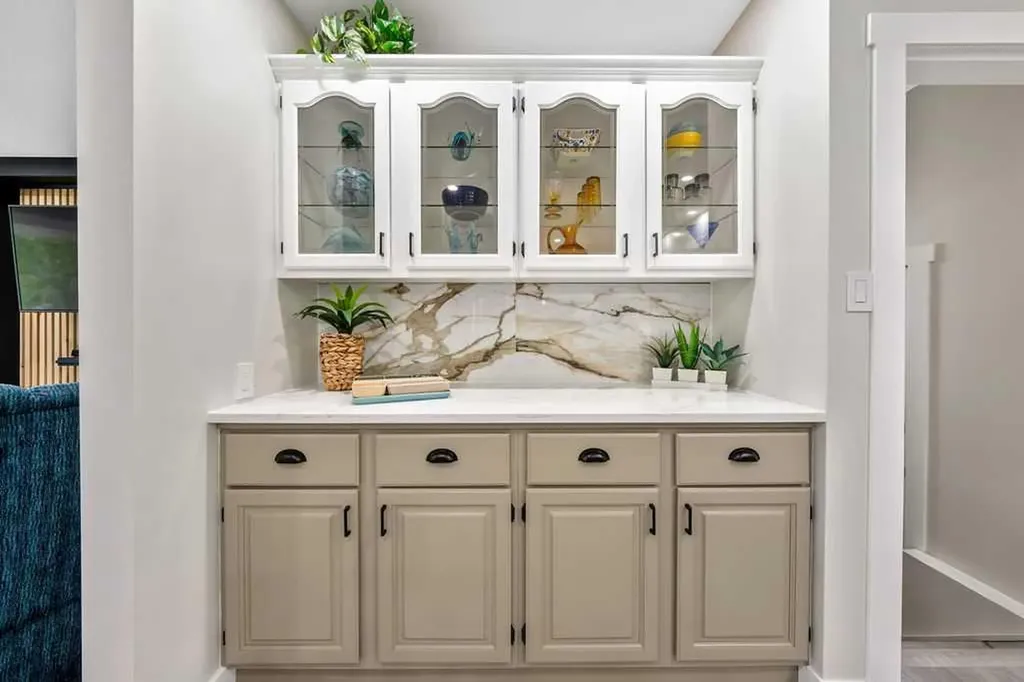 323 84 Avenue SE Calgary AB T2H1N5