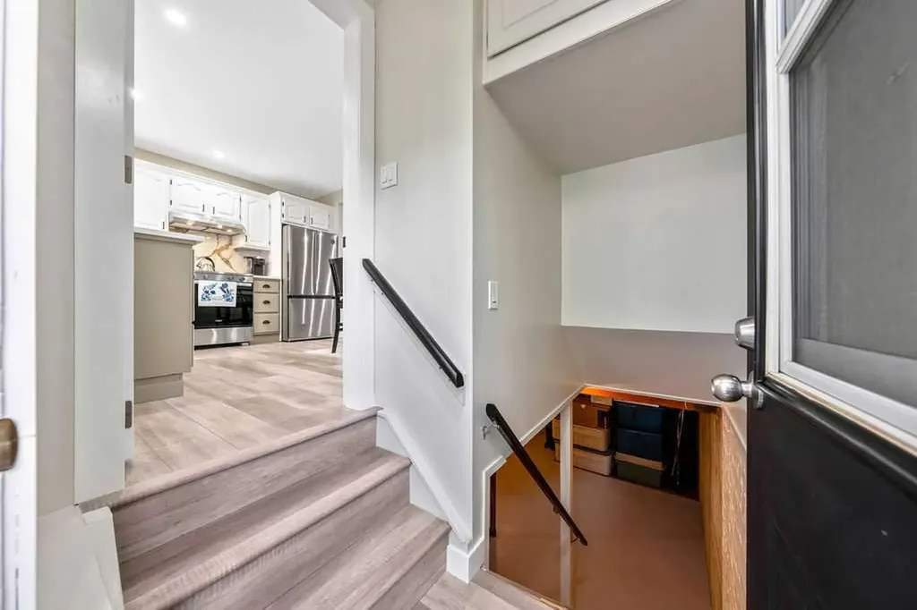 323 84 Avenue SE Calgary AB T2H1N5