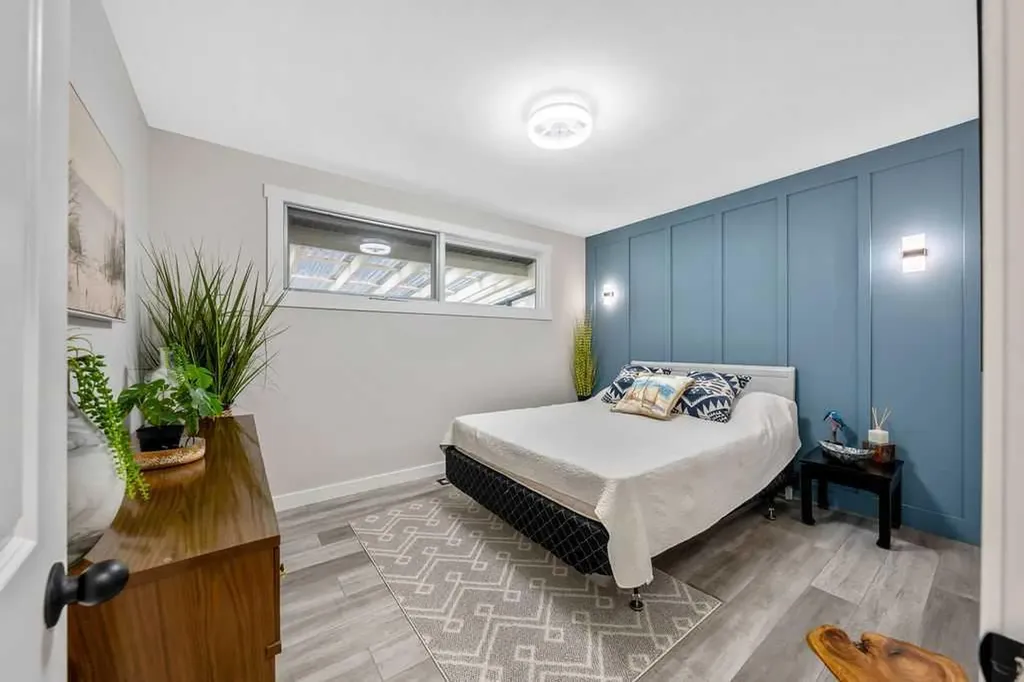 323 84 Avenue SE Calgary AB T2H1N5