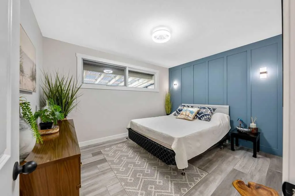 323 84 Avenue SE Calgary AB T2H1N5
