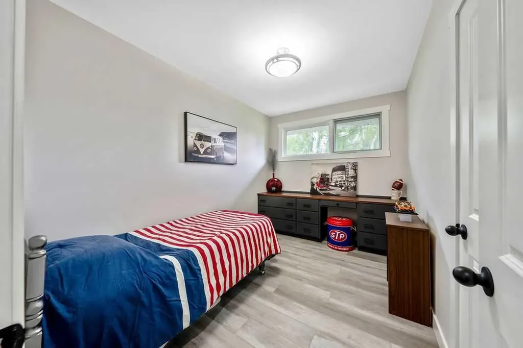 323 84 Avenue SE Calgary AB T2H1N5