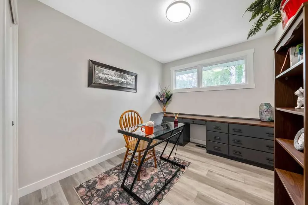 323 84 Avenue SE Calgary AB T2H1N5