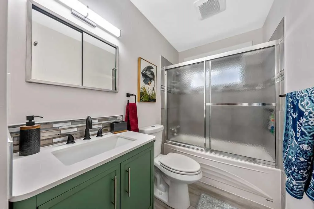 323 84 Avenue SE Calgary AB T2H1N5