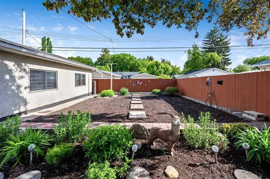 323 84 Avenue SE Calgary AB T2H1N5