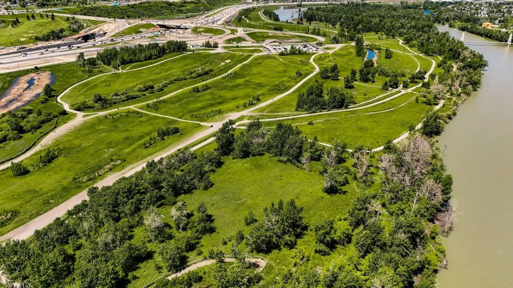 221 Quarry Way SE Calgary AB T2C 5M7