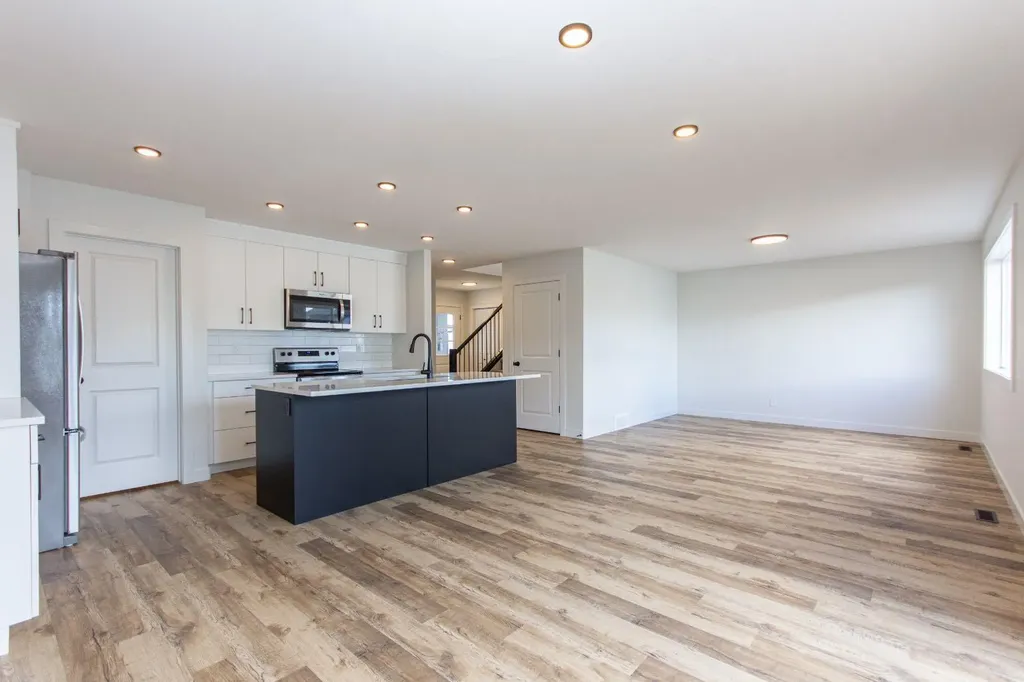 4425 53 Street Rocky Mountain House AB T4T 0C3