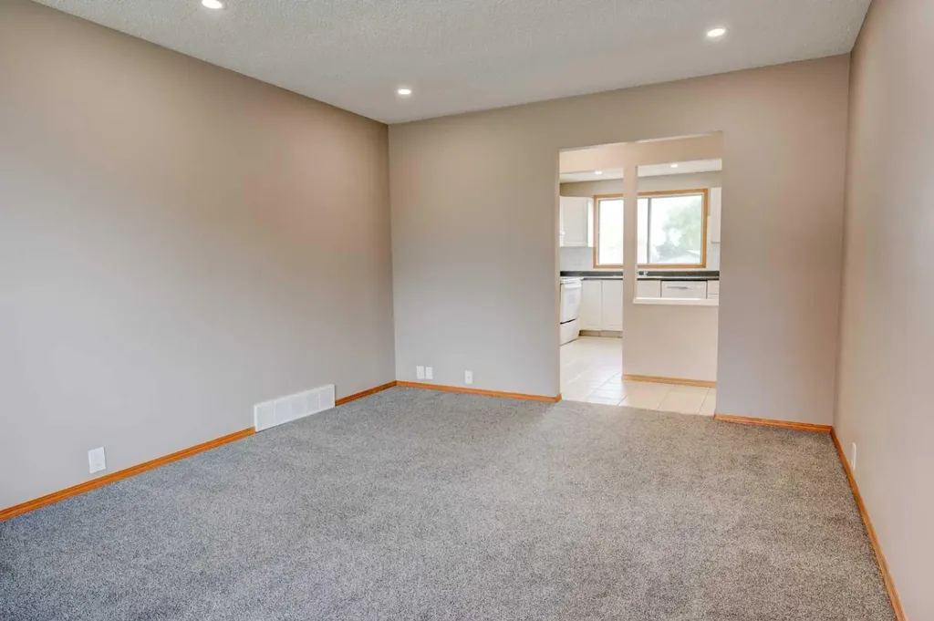 27 Dovely Way SE Calgary AB T2B 2K7