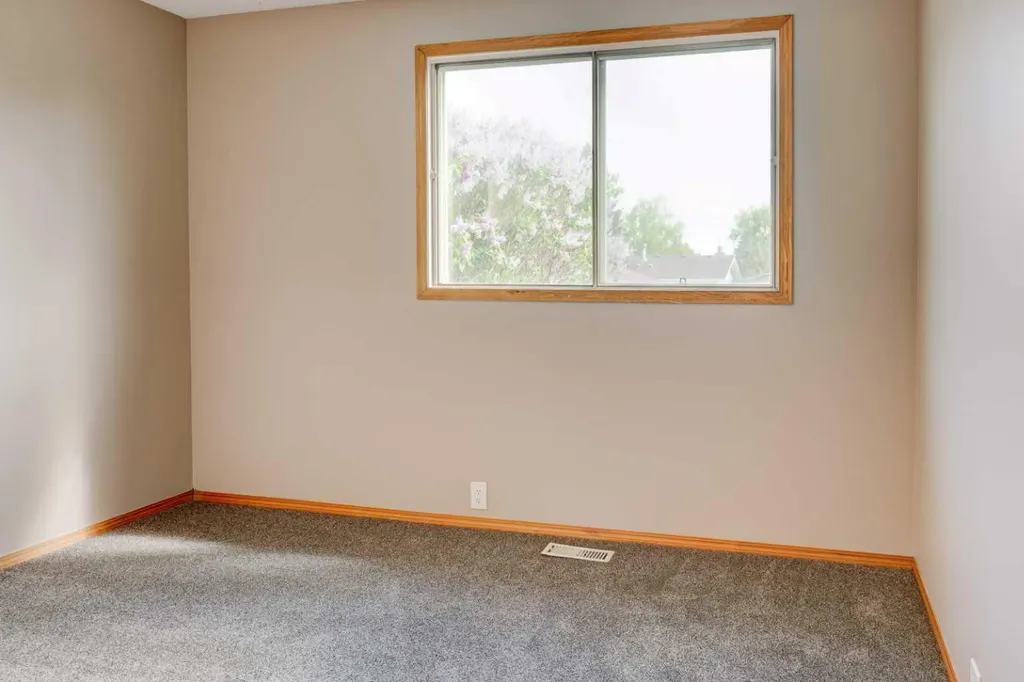 27 Dovely Way SE Calgary AB T2B 2K7