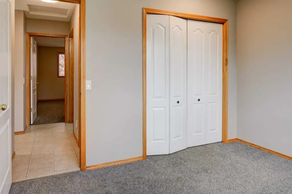 27 Dovely Way SE Calgary AB T2B 2K7