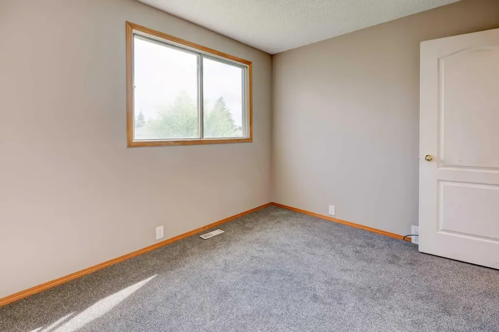 27 Dovely Way SE Calgary AB T2B 2K7