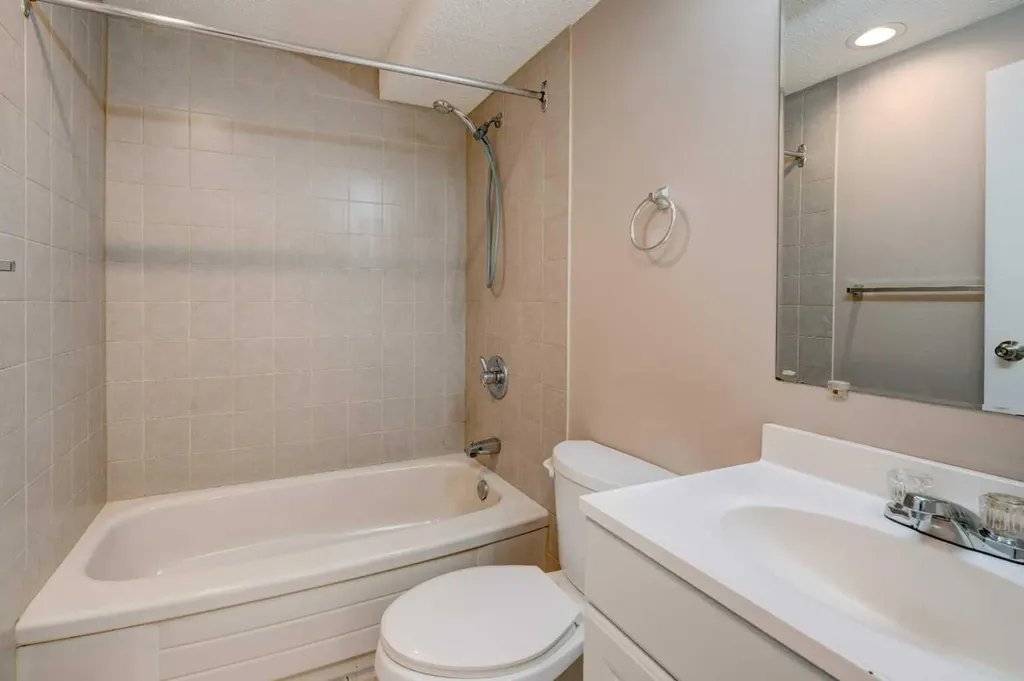 27 Dovely Way SE Calgary AB T2B 2K7