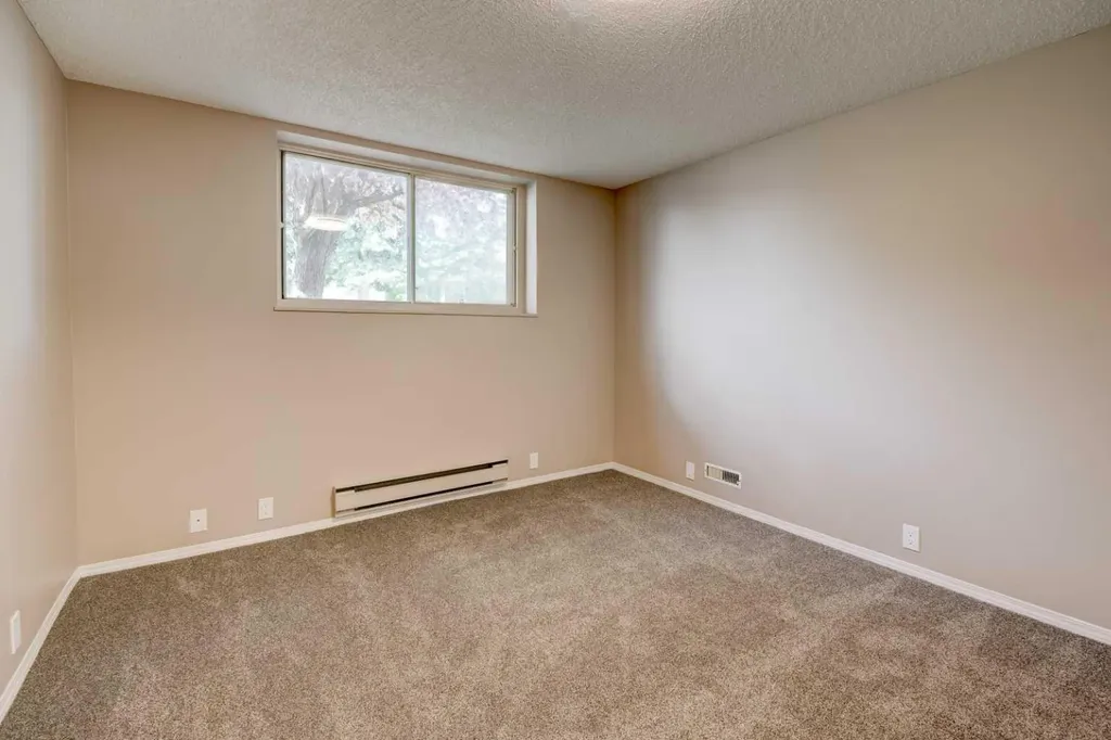 27 Dovely Way SE Calgary AB T2B 2K7
