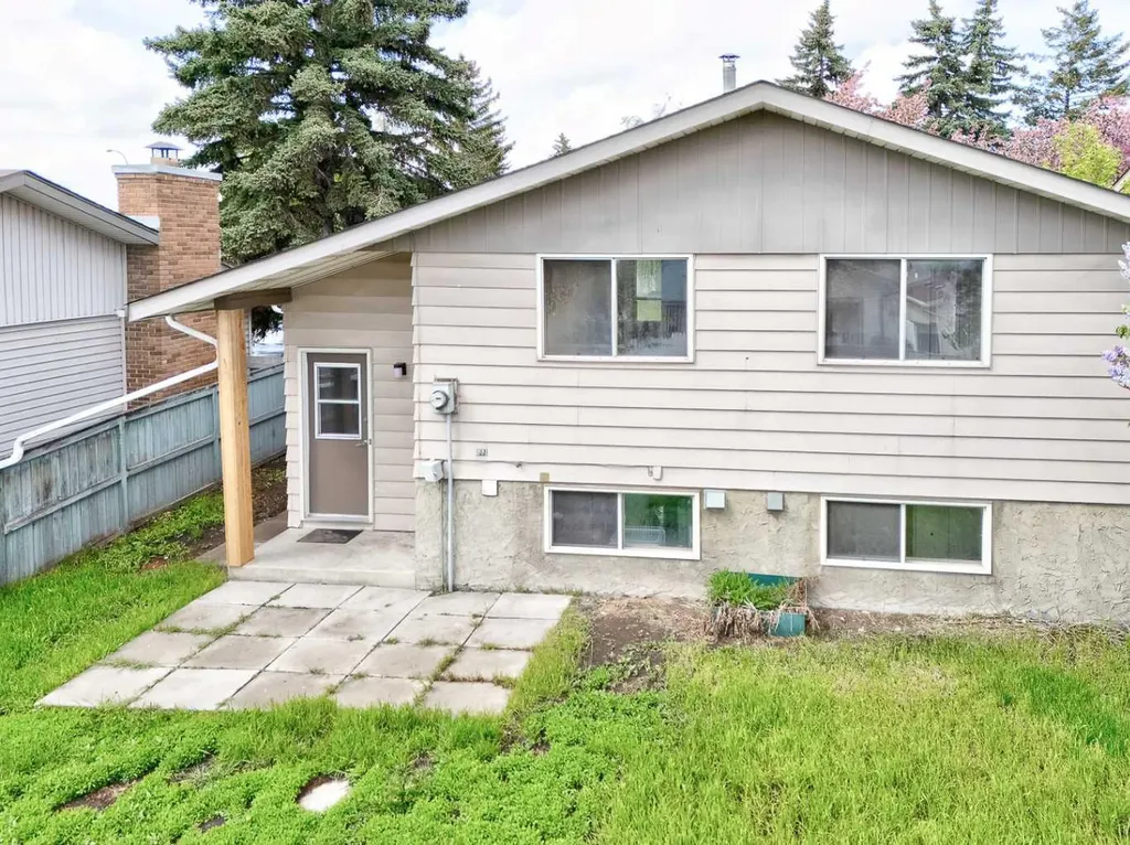 27 Dovely Way SE Calgary AB T2B 2K7