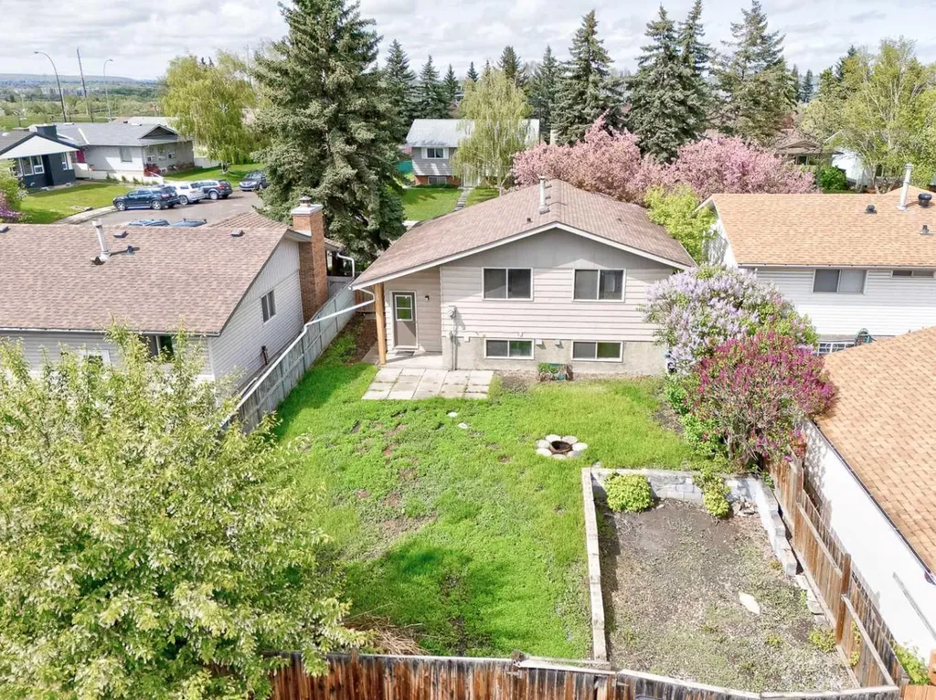 27 Dovely Way SE Calgary AB T2B 2K7