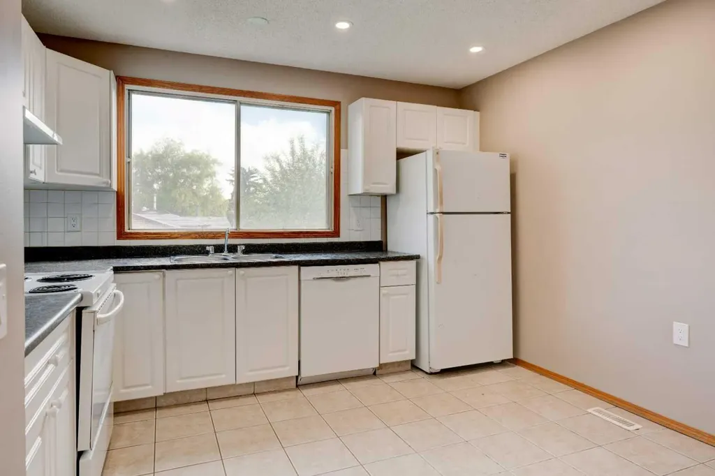 27 Dovely Way SE Calgary AB T2B 2K7