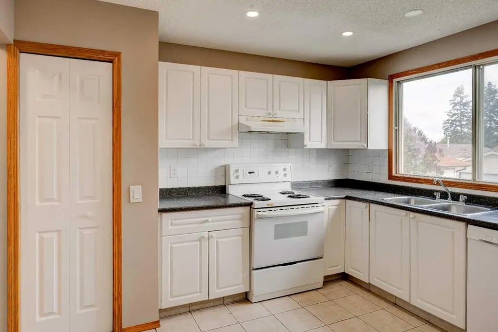27 Dovely Way SE Calgary AB T2B 2K7