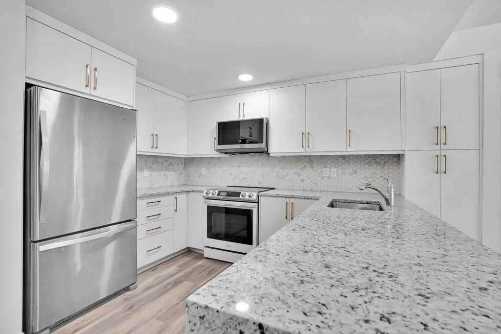 15 Aspenmont Heights SW Calgary AB T3H 0E3