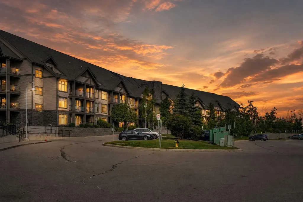 15 Aspenmont Heights SW Calgary AB T3H 0E3