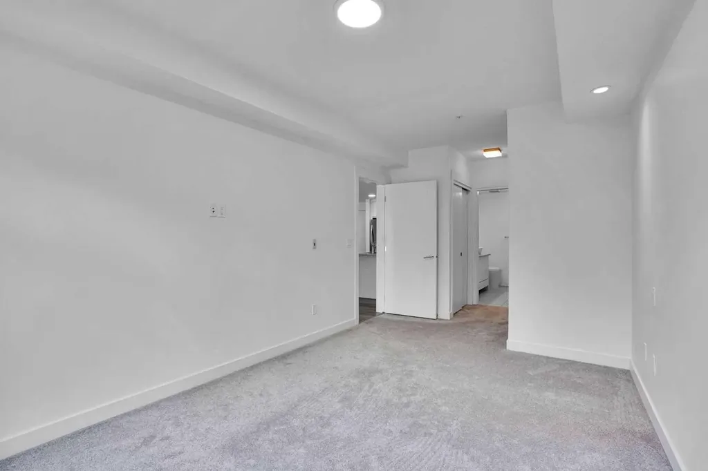 15 Aspenmont Heights SW Calgary AB T3H 0E3