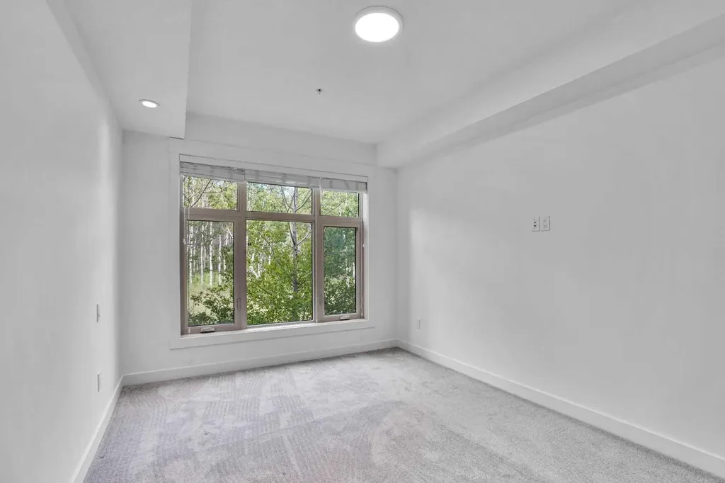 15 Aspenmont Heights SW Calgary AB T3H 0E3