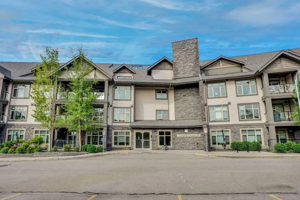 15 Aspenmont Heights SW Calgary AB T3H 0E3