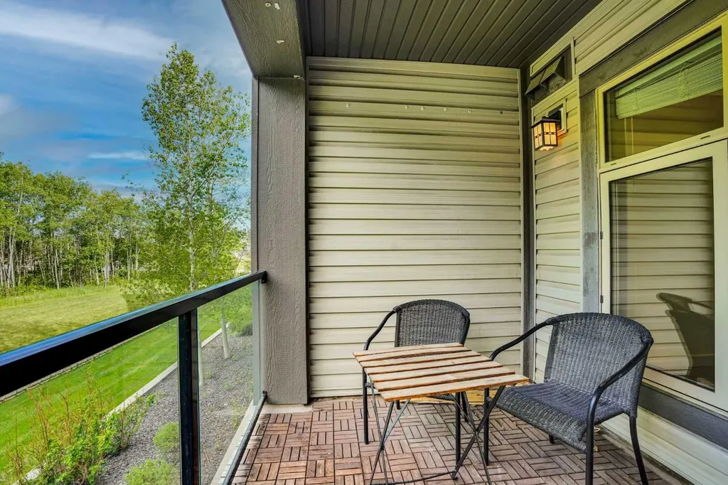 15 Aspenmont Heights SW Calgary AB T3H 0E3
