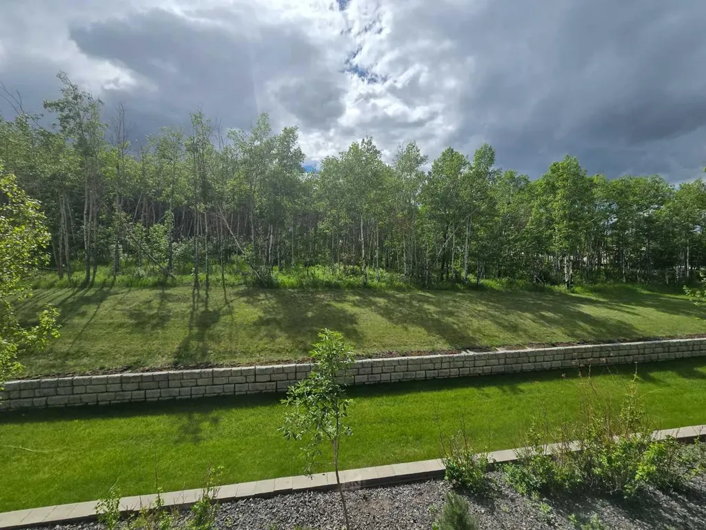 15 Aspenmont Heights SW Calgary AB T3H 0E3