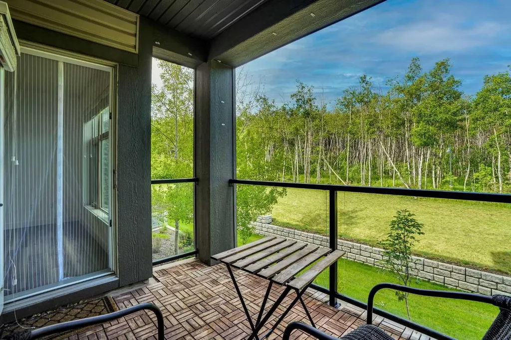 15 Aspenmont Heights SW Calgary AB T3H 0E3