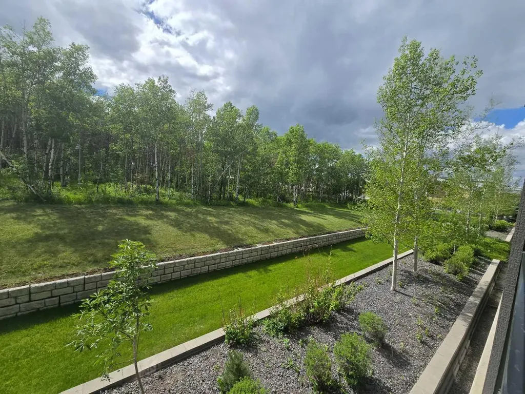 15 Aspenmont Heights SW Calgary AB T3H 0E3