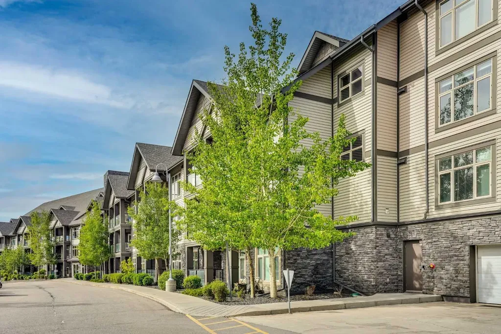 15 Aspenmont Heights SW Calgary AB T3H 0E3