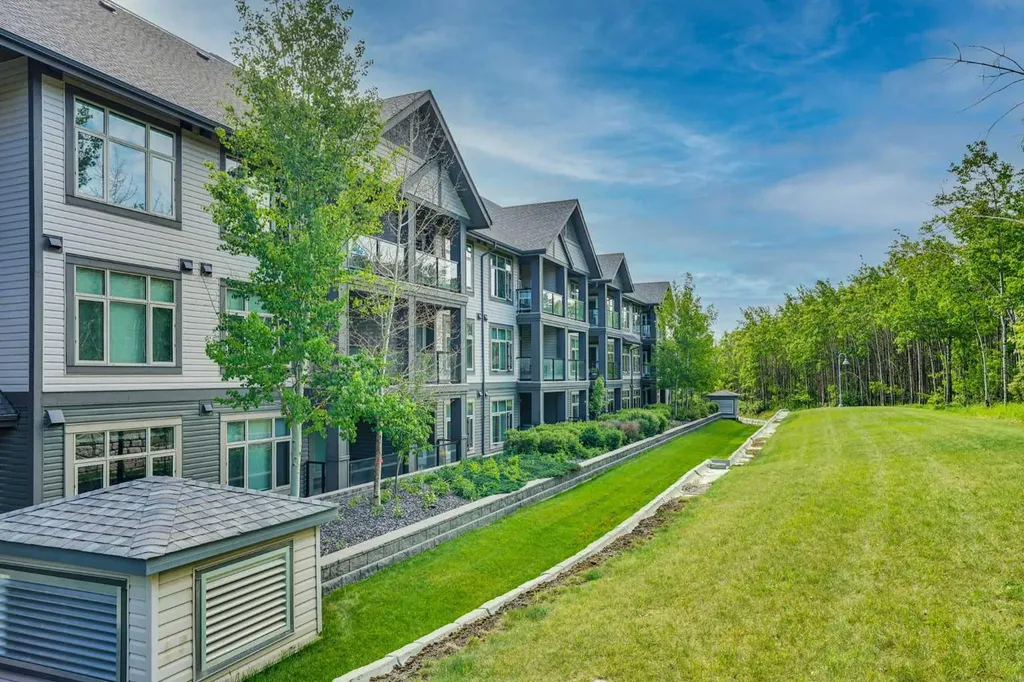 15 Aspenmont Heights SW Calgary AB T3H 0E3