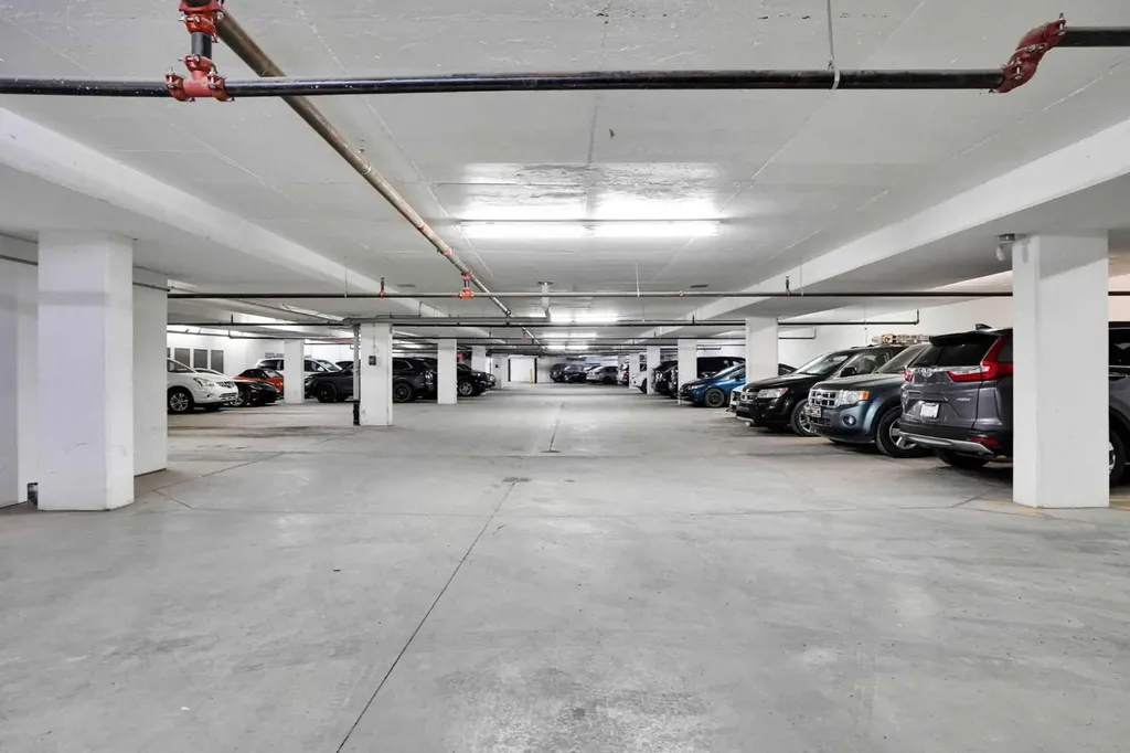 15 Aspenmont Heights SW Calgary AB T3H 0E3