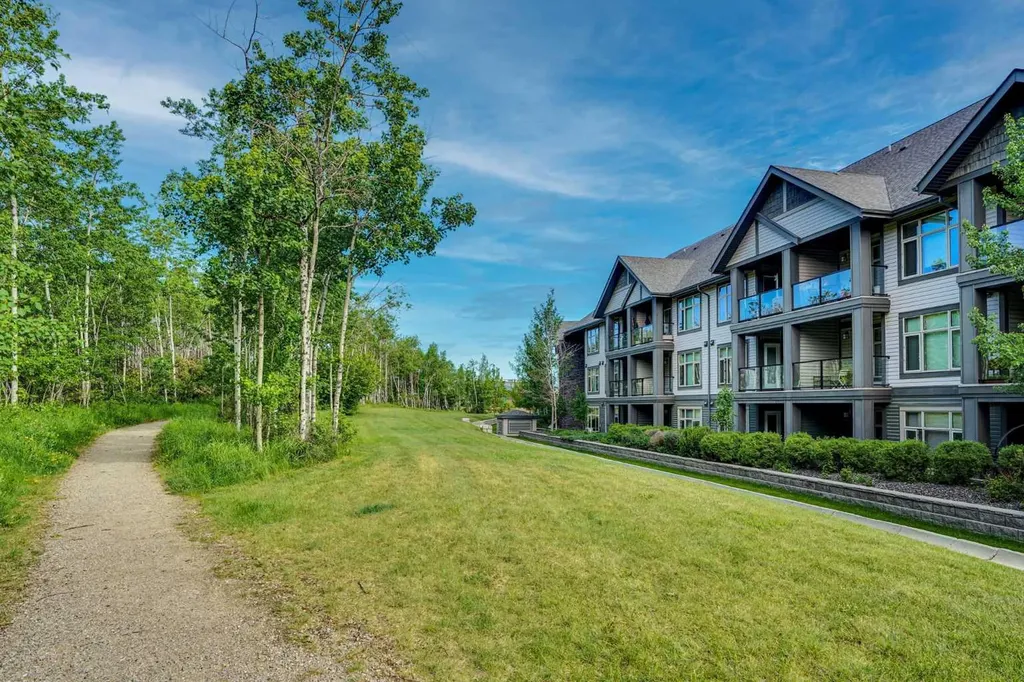 15 Aspenmont Heights SW Calgary AB T3H 0E3