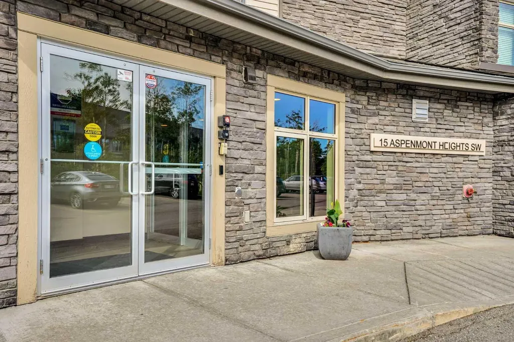 15 Aspenmont Heights SW Calgary AB T3H 0E3