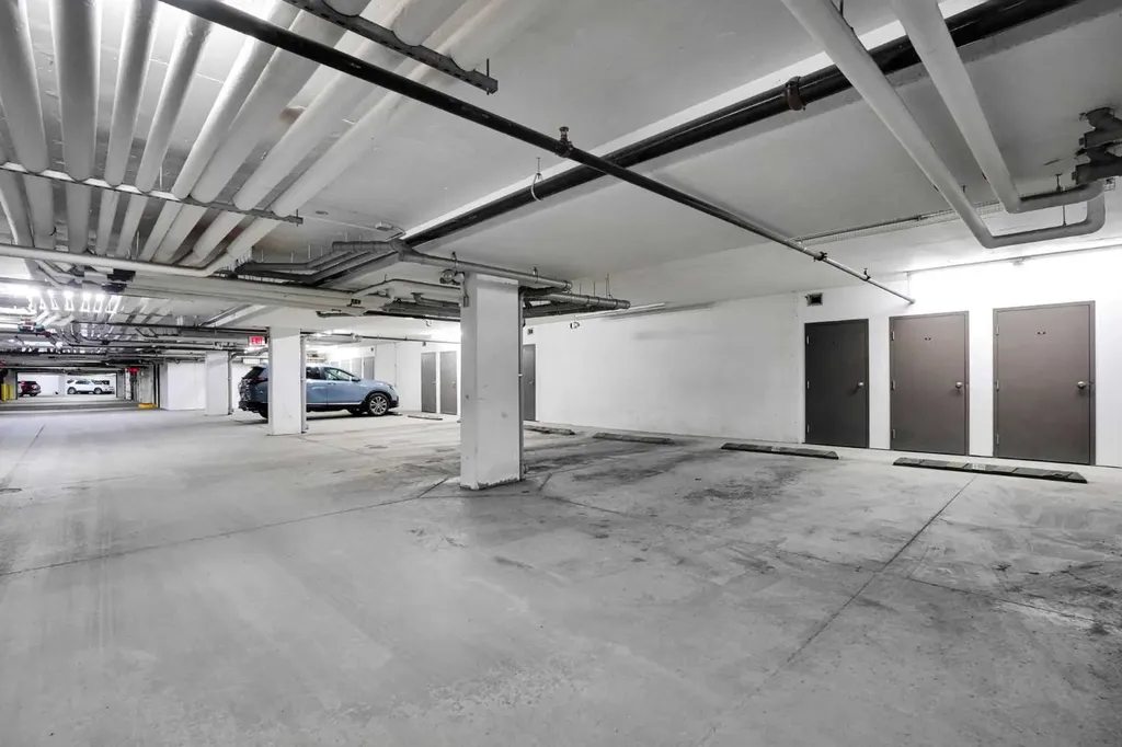 15 Aspenmont Heights SW Calgary AB T3H 0E3
