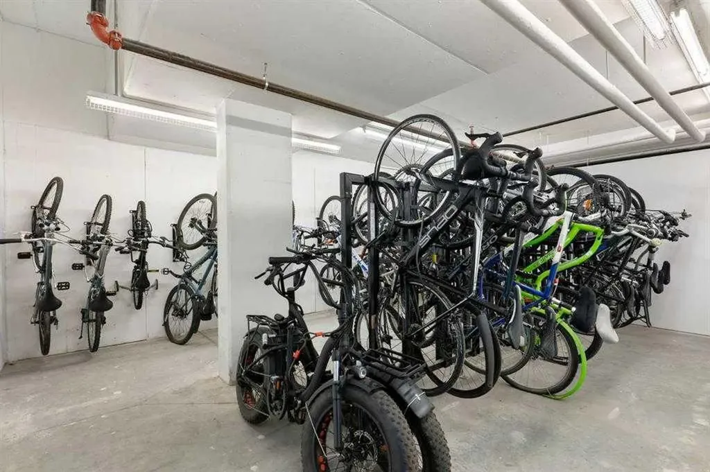 15 Aspenmont Heights SW Calgary AB T3H 0E3