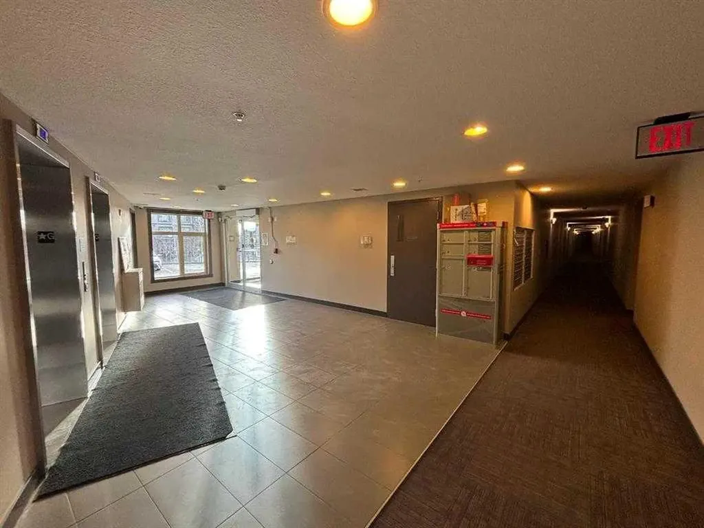 15 Aspenmont Heights SW Calgary AB T3H 0E3