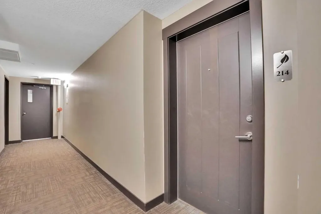 15 Aspenmont Heights SW Calgary AB T3H 0E3