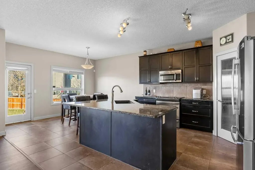 38 Everhollow Green SW Calgary AB T2Y0H4