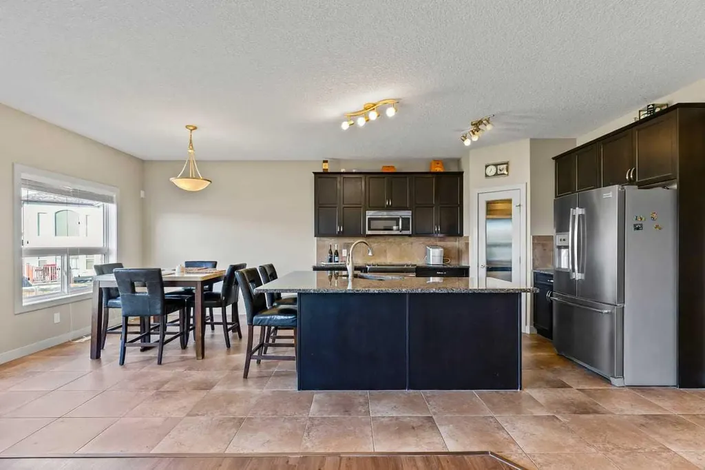 38 Everhollow Green SW Calgary AB T2Y0H4