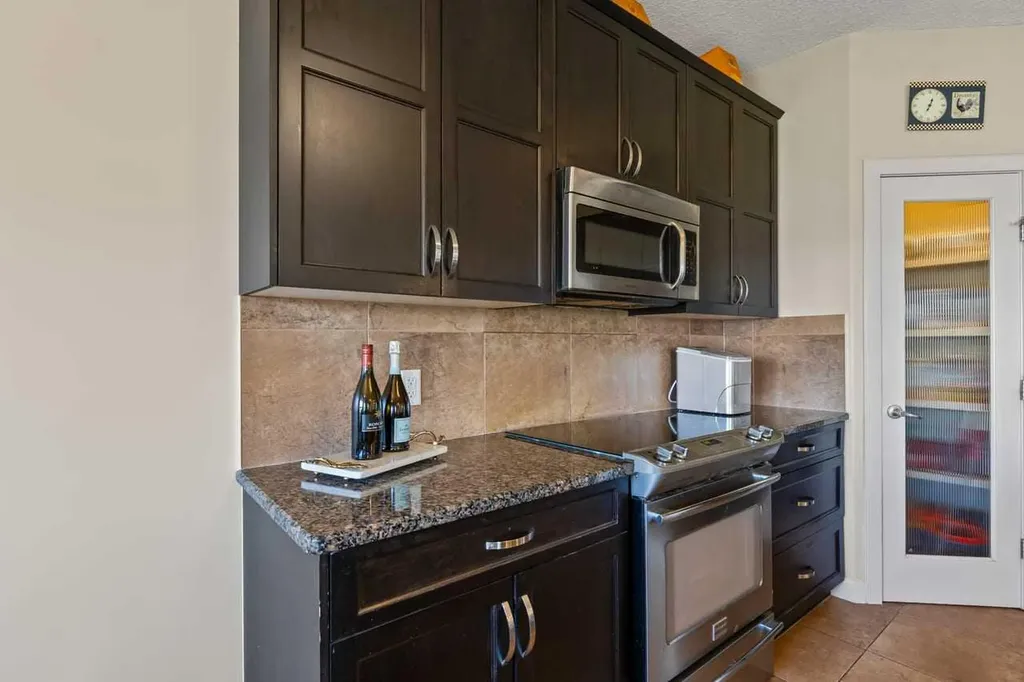 38 Everhollow Green SW Calgary AB T2Y0H4